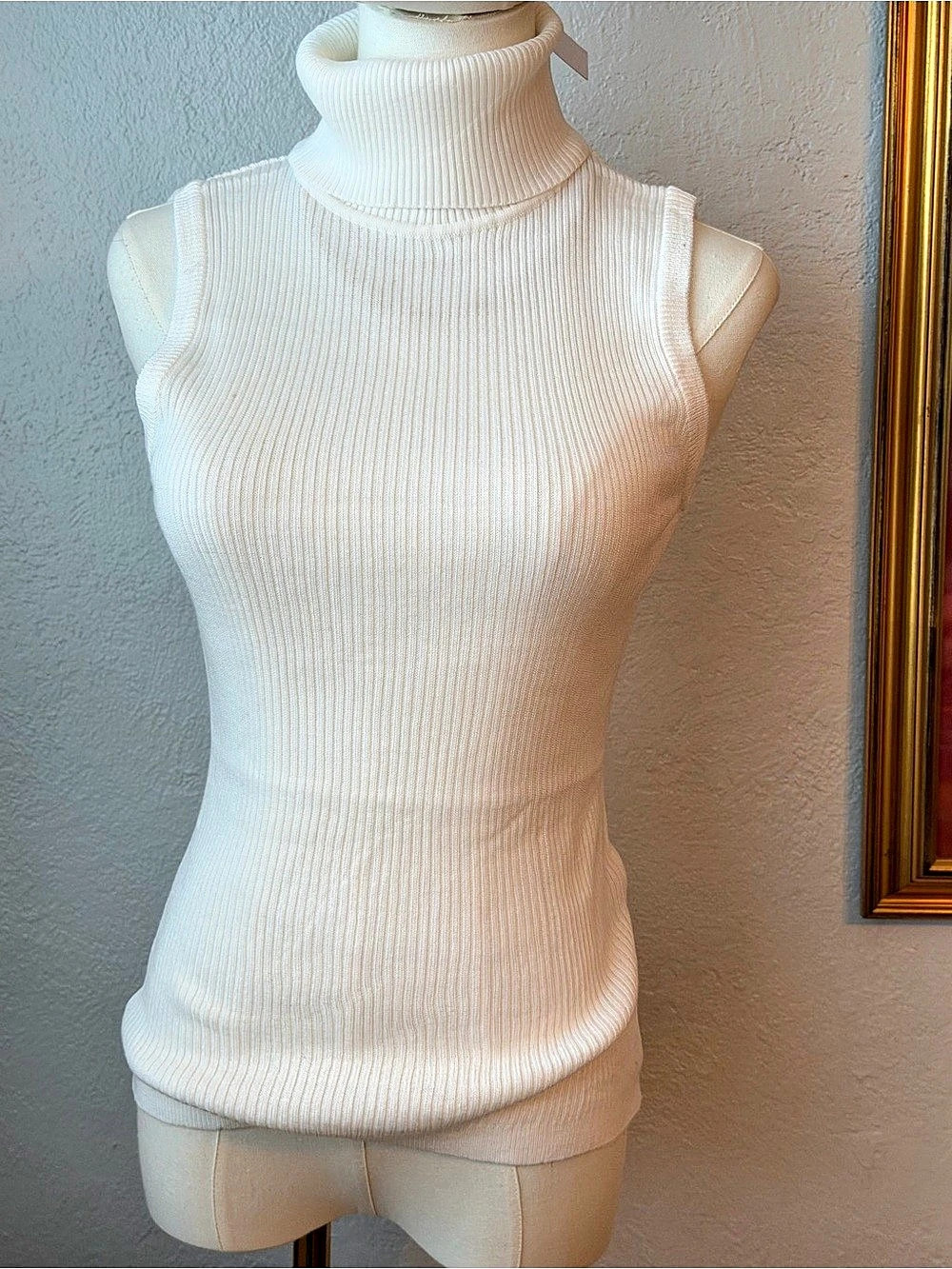 238~NWOT ~ OLSOE White Ribbed Sleeveless Turtleneck Sweater Size M
